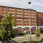 杜斯堡美居酒店 4*